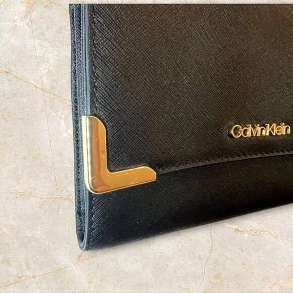 Calvin Klein NWOT Crossbody Bag with Gold Chain - Picture 5 of 6